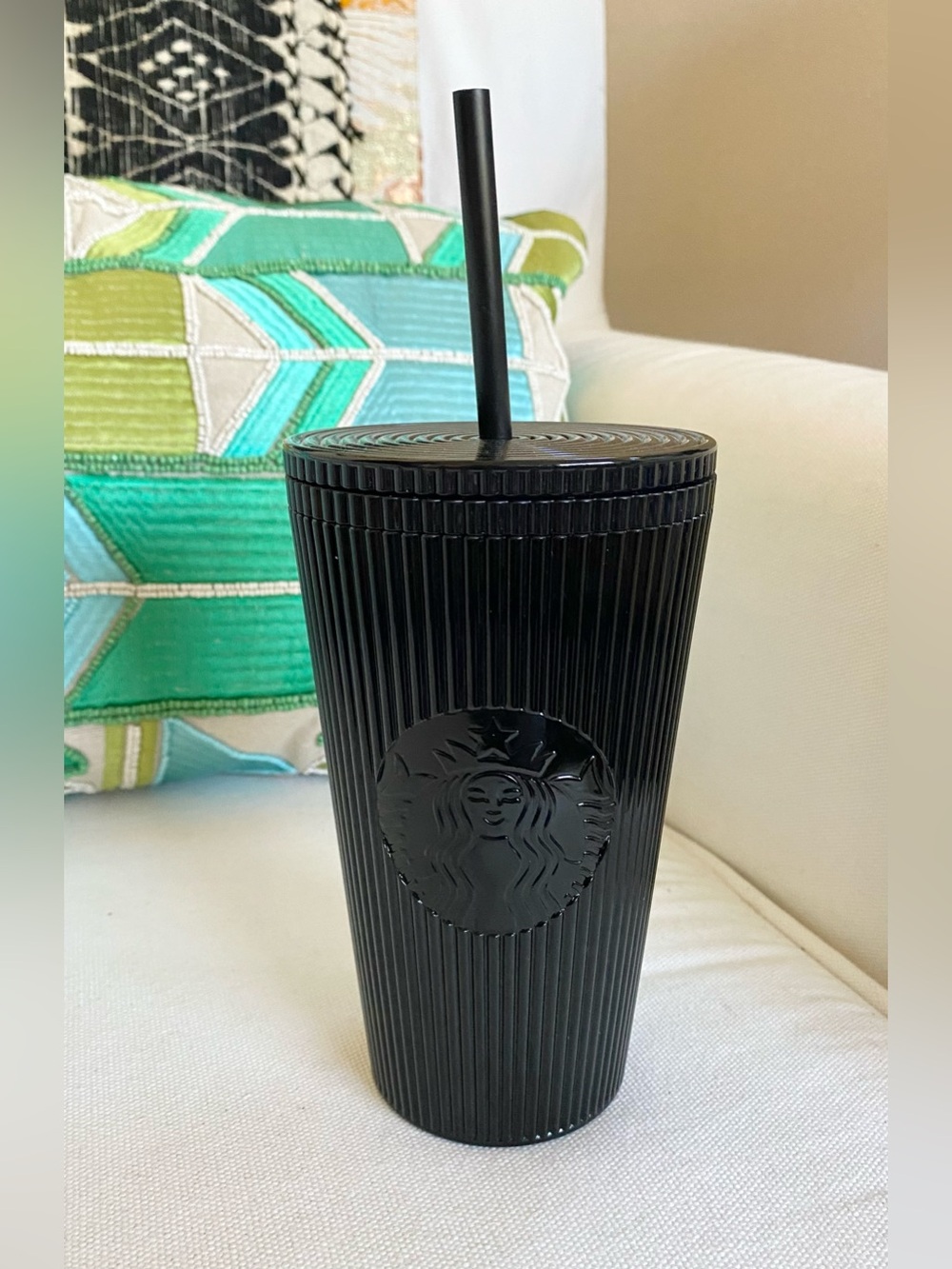 2023 Black Metallic Black Pleated Starbucks Grande Tumbler w Lid and Straw 16oz